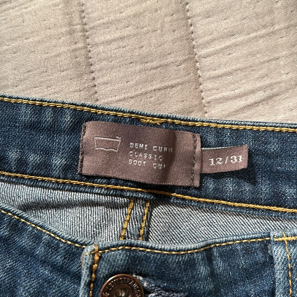 Levi Demi curve classic bootcut, size 12 or 31 - Picture 11 of 16